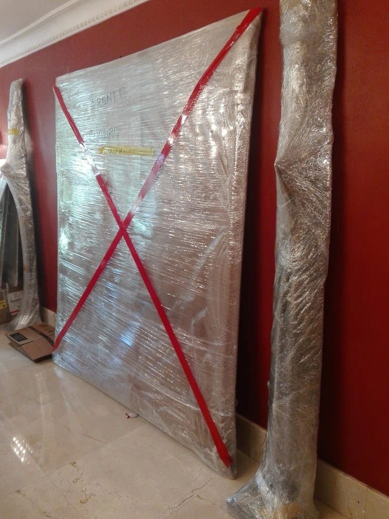 Embalaje cuidadoso para tus obras de arte.